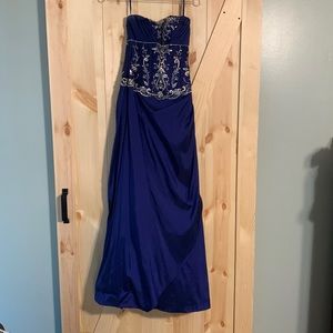 Navy blue corset free with beautiful bead Embellishments.